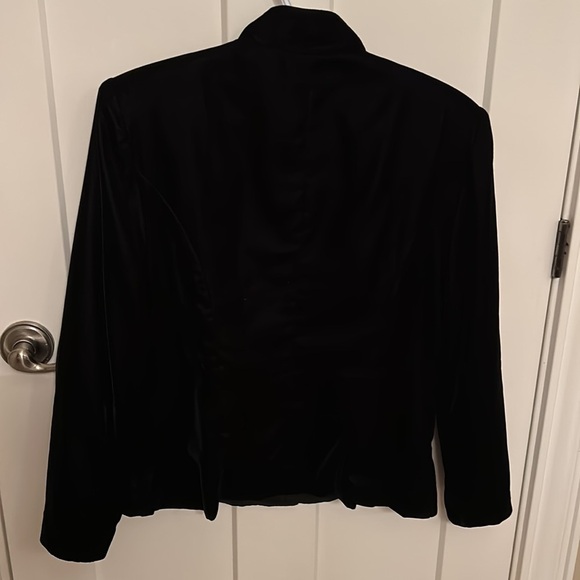 Black Velvet size 8 lined blazer with 4 red jewel tone buttons - Picture 6 of 6